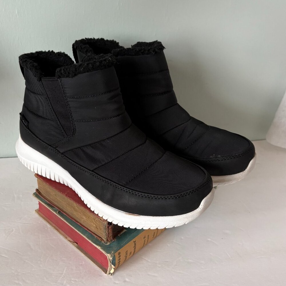 SKECHERS Size 8 Ultra Flex - Shawty black boot LIKE NEW!
